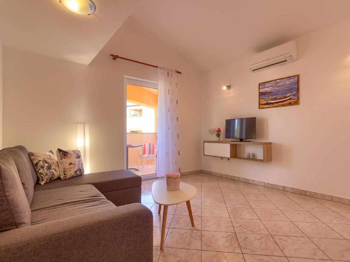 Spacious Holiday Home In Peroj With Private Pool Exterior photo